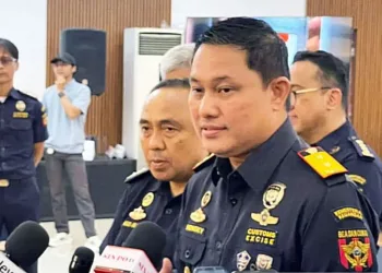 Pilot Malaysia ditangkap di Bandara Soetta karena menjadi kurir 70 ribu pil ekstasi dan positif narkoba saat menerbangkan pesawat.