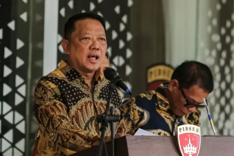 Eks Jampidsus Febrie Adriansyah ditetapkan sebagai tersangka dugaan korupsi dan TPPU oleh Kortastipidkor Polri.