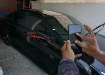 KPK ungkap OTT Bupati Pemalang Anom Widiyantoro terkait korupsi proyek dan jual beli jabatan, barang bukti uang Rp2 miliar disita.