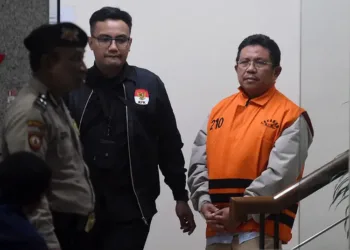 KPK mengungkap Bupati Lombok Barat Lalu Ahmad Zaini diduga menggunakan uang hasil korupsi senilai Rp2,25 miliar untuk membeli saham rumah sakit.