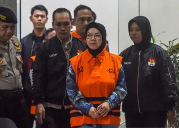 KPK mengungkap modus Bupati Sukoharjo Etik Suryani yang diduga meraup Rp2,93 miliar dari pemotongan upah pungut BPKAD dan setoran rutin OPD.
