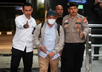 KPK menaikkan kasus OTT Bupati Lombok Barat ke tahap penyidikan dan sudah menetapkan tersangka.