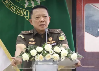 Direktorat Jenderal Imigrasi resmi mencekal mantan Jampidsus Febrie Adriansyah ke luar negeri selama 20 hari ke depan usai ditetapkan sebagai tersangka korupsi.
