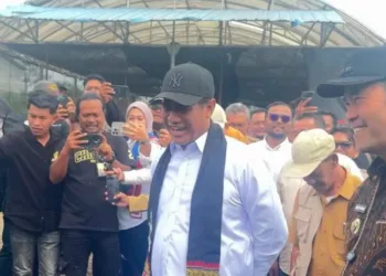 Mentan Andi Amran Sulaiman mengancam menutup perusahaan yang mempermainkan harga TBS sawit demi melindungi kesejahteraan petani dan menjaga stabilitas harga.