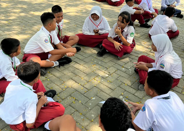 MPLS SMP Negeri 2 Kaliori Resmi Dibuka, Wujudkan Murid Baru yang Ramah, Berkarakter, dan Berprestasi 2 SMP Negeri 2 Kaliori memulai MPLS Tahun Ajaran 2026/2027 dengan fokus membentuk karakter murid yang ramah, berprestasi, dan bebas dari perundungan.