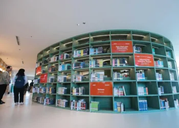 Perpustakaan Jakarta Nyi Ageng Serang kembali dibuka setelah tutup selama enam tahun, hadirkan lebih dari 20 ribu koleksi buku dan fasilitas lengkap.