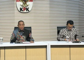 KPK menetapkan Bupati Lombok Barat Lalu Ahmad Zaini sebagai tersangka kasus suap dan konflik kepentingan pengadaan barang dan jasa.