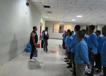 KP2MI memulangkan 82 PMI bermasalah deportasi dari Malaysia melalui Bandara Kualanamu dengan pendampingan, layanan kesehatan, dan fasilitasi kepulangan.