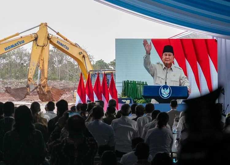Prabowo Resmikan Groundbreaking LNG Abadi Masela, Proyek Energi Rp375,8 Triliun 1 Presiden Prabowo Subianto meresmikan groundbreaking proyek LNG Abadi Masela senilai Rp375,8 triliun di Kepulauan Tanimbar, Maluku.