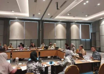 KP2MI bersama Bappenas memperkuat layanan dasar bagi anak pekerja migran Indonesia.
