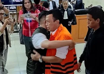 Bupati Ponorogo nonaktif Sugiri Sancoko dituntut 7 tahun penjara oleh JPU KPK atas kasus suap dan gratifikasi terkait jual beli jabatan serta proyek RSUD.