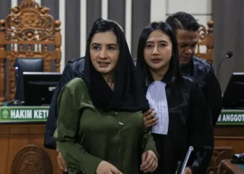 Bupati Pekalongan nonaktif Fadia Arafiq jalani sidang perdana di Pengadilan Tipikor Semarang terkait dakwaan pengaturan proyek outsourcing dan gratifikasi.