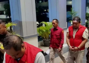 Kejati Jatim menetapkan tiga tersangka dalam kasus dugaan korupsi penyaluran KUR di bank pemerintah Cabang Jember yang merugikan negara Rp41,48 miliar.