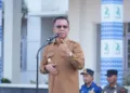 Wali Kota Bima Bantah Nepotisme, Sebut Pelantikan Istri sebagai Pejabat Dinkes Disetujui BKN 3 Wali Kota Bima A Rahman H Abidin membantah isu nepotisme terkait pelantikan istrinya sebagai Sekretaris Dinkes, menegaskan prosedur telah disetujui BKN.