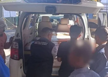Pengantaran jenazah DL ke rumah duka Desa Lilo, Kabupaten Timor Tengah Selatan.