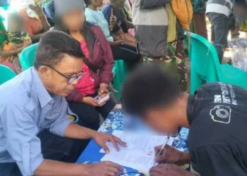 Serah terima jenazah dari BP3MI NTT ke pihak keluarga di rumah duka di Desa Bijaepunu, Kecamatan Mollo Utara, Kabupaten Timor Tengah Selatan.