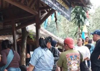 Serbu Durian Badui, Ribuan Wisatawan Padati Pemukiman Desa Kanekes Lebak