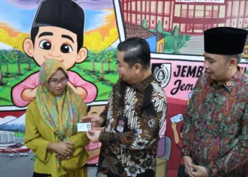 Inovasi Peta Cinta Jember Tuai Pujian Kemendagri, Cetak KTP Kini Lebih Cepat