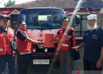 Gabung Rombongan Jusuf Kalla, PMI NTB Kirim Truk Tangki Air Bersih Bantu Penyintas Gempa NTT