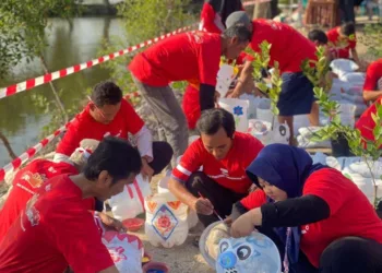 Wujudkan Lingkungan Asri, PTFI Ajak Warga Manyar Gresik Gelar Kerja Bakti