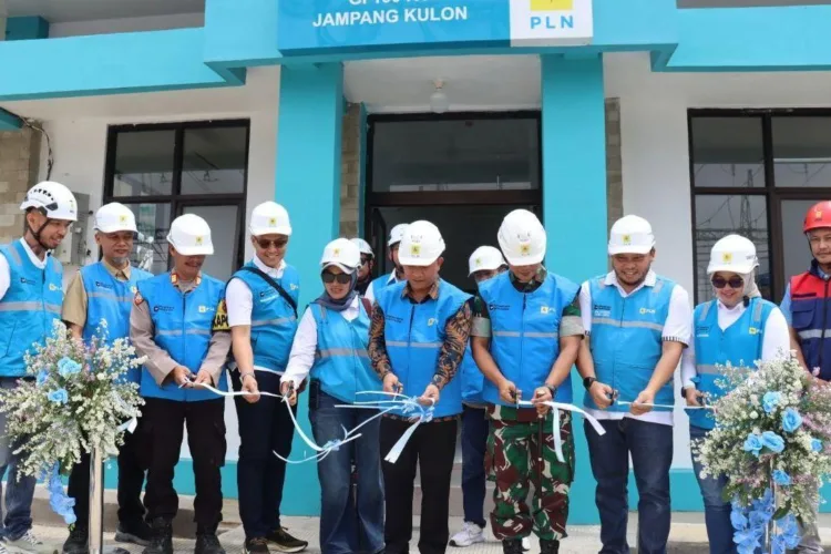 Peresmian re-energize Gardu Induk (GI) 150 kV Jampang Kulon milik PT PLN
(Persero) di Kabupaten Sukabumi. (ANTARA/LINGKAR NETWORK)