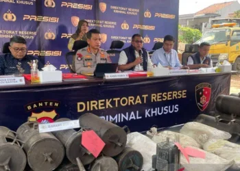 Sindikat Tambang Emas dan Galian C Ilegal di Banten Terungkap, 6 Tersangka Ditahan 13 Sindikat Tambang Emas dan Galian C Ilegal di Banten Terungkap, 6 Tersangka Ditahan