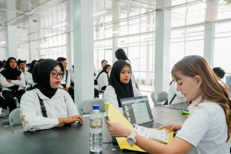 MotoGP Mandalika 2026 Dibanjiri Pendaftar, Warga Lokal Jadi Prioritas Relawan 1 Pendaftar relawan ajang MotoGP Indonesia 2026 saat mengikuti kegiatan seleksi di
Mandalika, Sabtu (29/8/2026). ANTARA/LINGKAR NETWORK.