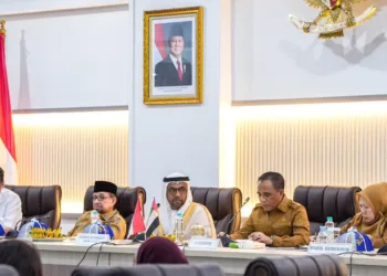 Suasana pertemuan Gubernur Sulawesi Tengah Anwar Hafid bersama Wakil Gubernur dr. Reny Lamadjido dengan Duta Besar UEA untuk Indonesia, Abdulla Salem AlDhaheri, di Kantor Gubernur Sulawesi Tengah, Selasa (4/8/2026). Pemprov Sulteng segera membahas kelanjutan invesati. (Red – Lingkar.news)