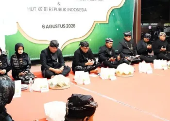 Suasana tasyakuran menyambut Hari Jadi Pati ke-703 yang digelar di Pendopo Kemiri, Pesantenan, Kamis (6/8/2026), yang juga dihadiri Plt Bupati Pati Risma Ardhi Chandra dan Ketua DPRD Pati Ali Badrudin. (Red – Lingkar.news)