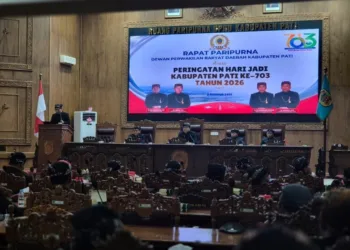 Suasana Rapat Paripurna Istimewa DPRD Kabupaten Pati menyambut Hari Jadi Pati ke-703 di ruang sidang paripurna, Kamis malam (6/8/2026). (Red – Lingkar.news)