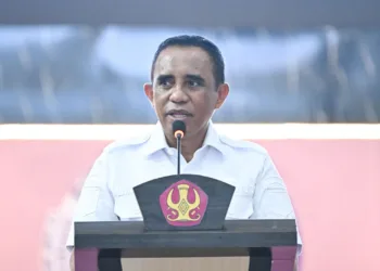 Gubernur Sulawesi Tengah – Anwar Hafid dalam sambutan Puncak Dies Natalis Ke-9 FKM Universitas Tadulako Tahun 2026 sekaligus Launching Berani Magaya, Sabtu (22/8/2026). (Lingkar.news Network)