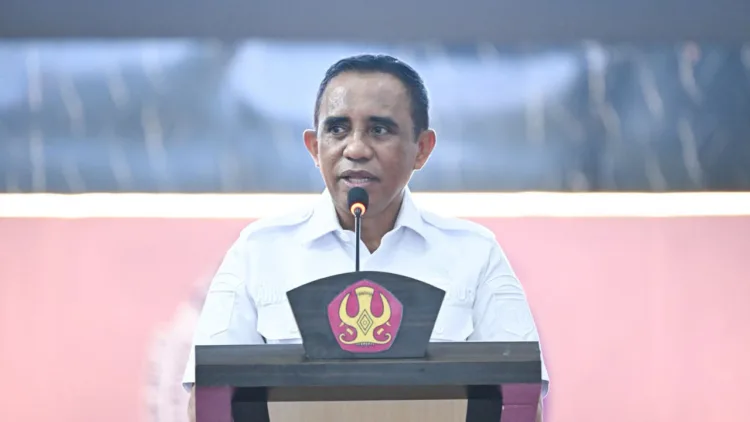 Gubernur Sulawesi Tengah – Anwar Hafid dalam sambutan Puncak Dies Natalis Ke-9 FKM Universitas Tadulako Tahun 2026 sekaligus Launching Berani Magaya, Sabtu (22/8/2026). (Lingkar.news Network)