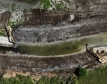 Antisipasi Banjir, Dinas PUTR Gresik Kerahkan 3 Alat Berat Normalisasi Kali Lamong 1 Kali Lamong