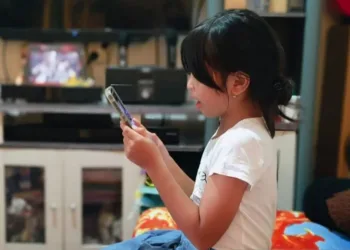 DKK Kudus menemukan peningkatan kasus gangguan kesehatan mata pada anak akibat gawai, orang tua diimbau membatasi screen time sejak dini.