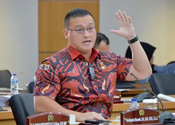 DPRD DKI Jakarta meminta Pemprov melakukan kajian fiskal komprehensif terkait rencana penerbitan obligasi daerah Rp5,2 triliun agar tidak membebani APBD.