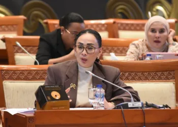 DPR mengusulkan penambahan komisioner KPI dalam revisi UU Penyiaran untuk memperkuat pengawasan platform digital, media sosial, dan AI.