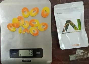 Bareskrim Polri mengungkap impor permen mengandung narkotika THC dari Inggris ke Malang.
