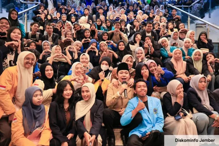 Tingkatkan Kualitas Pendidikan Jember, Gus Fawait Gelontorkan Rp91,1 Miliar untuk Beasiswa Cinta Bergema 1 Pemkab Jember mengalokasikan Rp91,1 miliar untuk Beasiswa Cinta Bergema dan penguatan pendidikan di Jember pada 2025-2026.