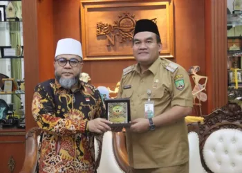 Gubernur Bengkulu Helmi Hasan memuji kuliner khas Blora, mulai lontong daun jati hingga kopi santen, saat kunjungan kerja ke Blora.