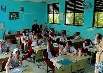 Dinkes Kota Tangerang memberikan obat cacing massal kepada 281.735 anak usia 1–12 tahun sebagai upaya mencegah stunting dan meningkatkan kesehatan anak.