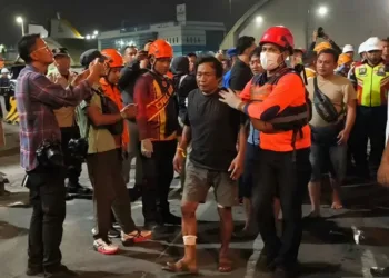 Sebanyak 111 korban selamat KMP Mutiara Santosa II tiba di Pelabuhan Tanjung Perak, KNKT mulai menginvestigasi penyebab kebakaran.