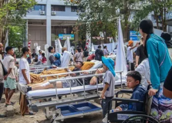 Korban meninggal akibat gempa M7,7 di NTT bertambah menjadi 14 orang, sementara BMKG melaporkan 111 gempa susulan.