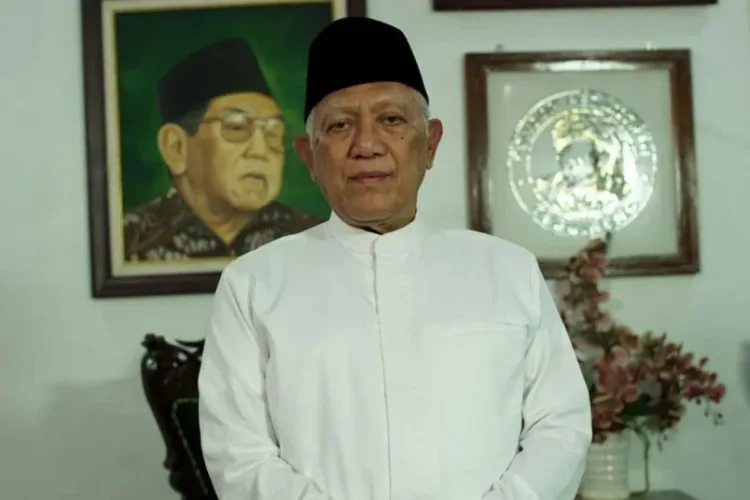 Gus Kikin Resmi Jadi Ketum PBNU 2026-2031, Dari Tebuireng ke Pucuk NU 1 KH Abdul Hakim Mahfudz atau Gus Kikin ditetapkan sebagai Ketua Umum PBNU 2026–2031 melalui musyawarah AHWA di Muktamar Ke-35 NU.
