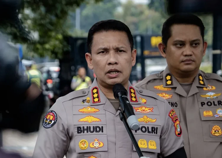 Polda Metro Jaya menyebut perusakan dan pembakaran di kawasan Senayan pada 27 Agustus 2026 dilakukan kelompok perusuh, bukan massa demo di DPR.