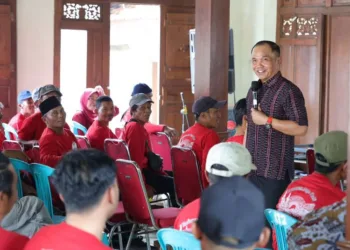 Relawan Jogo Kali Karanganyar apresiasi program penanaman pohon rutin gagasan Ketua DPRD Jateng Sumanto demi kelestarian sungai dan sumber air.