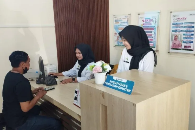 RSD Kalisat Buka Klinik CPMI: Medical Check Up dengan Biaya Terjangkau dan Sehari Selesai 1 RSD Kalisat membuka Klinik CPMI untuk calon pekerja migran Jember, biaya MCU Rp450 ribu dan surat sehat ditargetkan terbit hari yang sama.