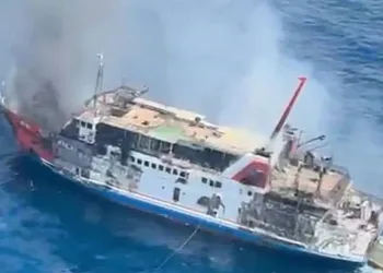 KMP Putri Yasmin terbakar di Selat Lombok, sebanyak 106 penumpang berhasil dievakuasi ke Pelabuhan Lembar dan Padangbai.