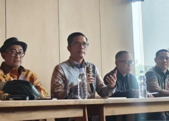 Eks Jampidsus Febrie Adriansyah mengajukan dua praperadilan untuk menguji keabsahan penetapan tersangka oleh Kejagung dan Polri.