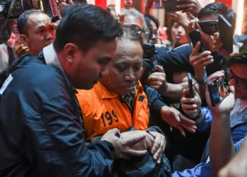 KPK mengungkap praktik jual beli kursi jalur mandiri Unsoed seharga Rp50 juta hingga Rp500 juta per kepala, dengan guru sebagai pengepul calon mahasiwa baru.