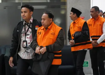 KPK menetapkan Rektor Unsoed Akhmad Sodiq dan Wakil Rektor III Norman Arie Prayogo sebagai tersangka korupsi penerimaan mahasiswa baru.